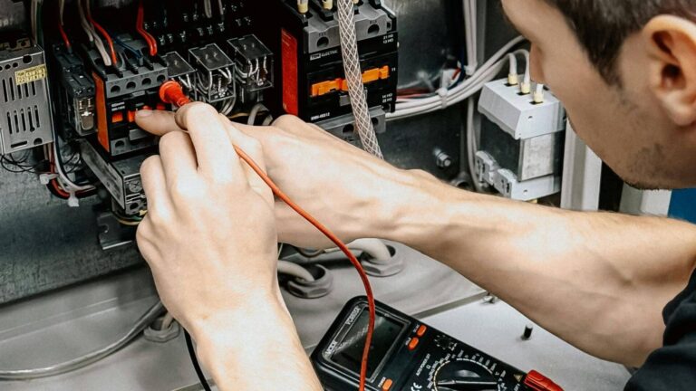Why Electrical Emergencies Should Never Wait Until Morning